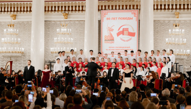 Year of Russian-Chinese Culture: The Gnesin Russian Academy of Music's Russian-Chinese Youth Symphony Orchestra Performed at the Hall of Columns